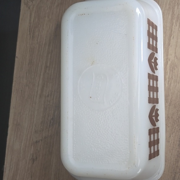 Vintage Glasbake 1.5qt Loaf Pan - Milk Glass with Gingham Tulip - Picture 4 of 7